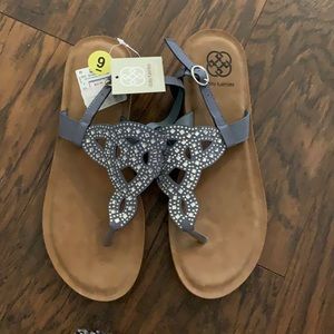 Daisy Fuentes sandals NWT size 9